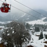 Le WWF Vaud et Pro Natura Vaud ont fait opposition aux nouveaux projets prévus pour relancer le domaine d'Isenau. Ici, les anciens oeufs rouges à l'arrêt depuis 2017 (archives). KEYSTONE/JEAN-CHRISTOPHE BOTT